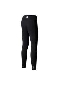 Čierne športové legíny z elastického materiálu, s širokým pásom, hladkou textúrou a malým logom na chrbte.