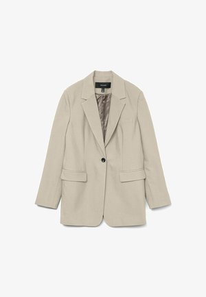 Bēša vienpogas žakete ar atloku, divām priekšējām vērtnes kabatām un gludu, satīna līdzīgu iekšējo oderi, attēlota uz balta fona.