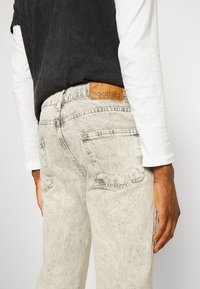 Kaotiko PANT CROPPED UNISEX - Straight leg jeans - gris