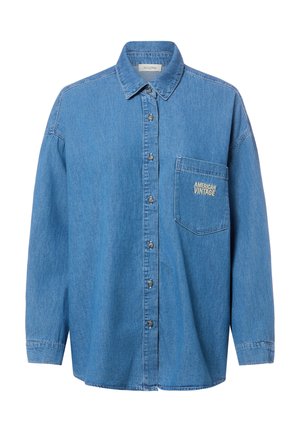 Blaues Jeanshemd mit Knöpfen, langen Ärmeln und Brusttasche, bestickt mit "American Vintage" in Gelb.