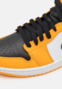 Jordan AIR JORDAN 1 MID - Sapatilhas de cano alto - taxi/black/white
