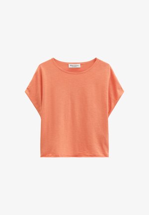 T-shirt in cotone arancione corallo a maniche corte con scollo rotondo e vestibilità ampia, distesa su sfondo bianco.