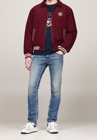 Tommy Jeans Allvädersjacka - bordeaux