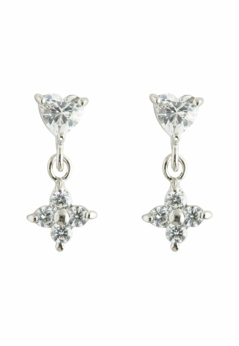 Orecchini d'argento con un cima a forma di cuore decorata con una pietra preziosa trasparente e un design pendente caratterizzato da un bouquet floreale di piccole pietre preziose trasparenti.