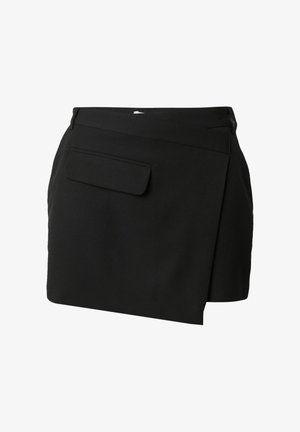 Zwarte wikkelrok van gladde stof met een zijzak en strakke lijnen. Korte lengte met een eenvoudig, modern ontwerp.