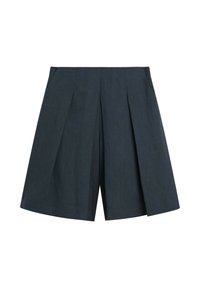 Shorts plissés gris foncé arrivant aux genoux avec poches latérales, fabriqués dans un tissu lisse.