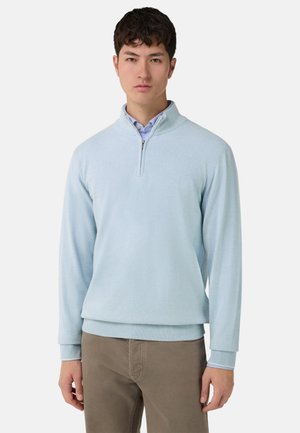 SUSTAINABLE HALF ZIP  - Strickpullover - light blue
