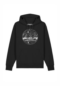 Zwarte hoodie met een voorzak en trekkoorden, met een witte cirkelvormige afbeelding van bergen, bomen en de maan. Soepele stof.
