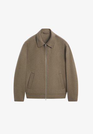 Brązowa wełniana kurtka na zamek z kołnierzem i dwoma skośnymi przednimi kieszeniami, prezentowana na białym tle.