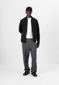 BOSS MOMENTUM - Kardiganas - black