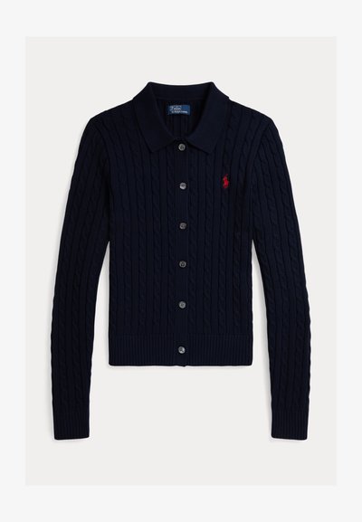 Tengerészkék, kötött kardigán gombos elülső résszel, gallérral, bordázott szegélyekkel és piros hímzett Polo logóval a bal mellrészen.