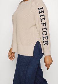 Tommy Hilfiger Curve Pullover - beige