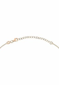 Collana a catena placcata oro con una texture liscia, collegamenti delicati e chiusura a moschettone. Design semplice e minimalista.