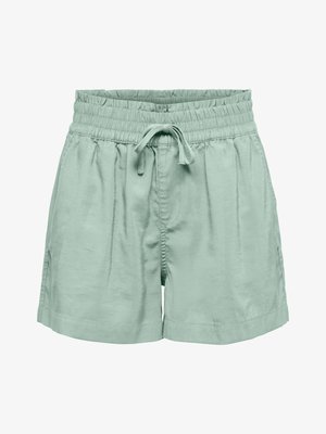 Jasnozielone codzienne szorty z elastycznym pasem i sznurkiem, luźnym krojem oraz bocznymi szwami na białym tle.
