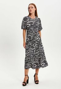 Liquorish ZEBRA OPEN BACK MIDI  - Day dress - multi coloured