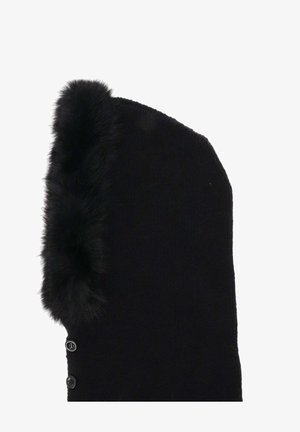 Zwarte gebreide muts met een zachte zwarte nepbontrand langs de rand, met vier zichtbare zwarte knopen aan één kant.
