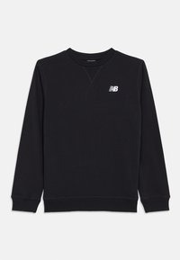 Czarna bluza wykonana z mieszanki bawełny. Posiada ribbrowany okrągły dekolt, długie rękawy oraz małe białe logo na klatce piersiowej. Prosty design.