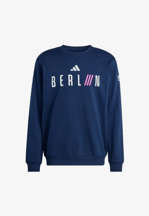 Tamnoplavi dukserica s natpisom "BERL///N" i Adidas logotipom u bijeloj i ružičastoj boji na prsima, rebraste manžetne i rub, dugi rukavi.
