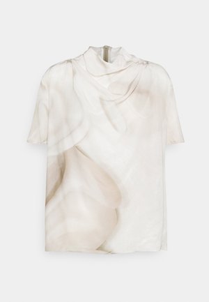 Korte mouwen blouse met een lichtbeige en crèmekleurig abstract marmerpatroon en een gedrapeerde col met plooien, ritssluiting aan de achterkant.