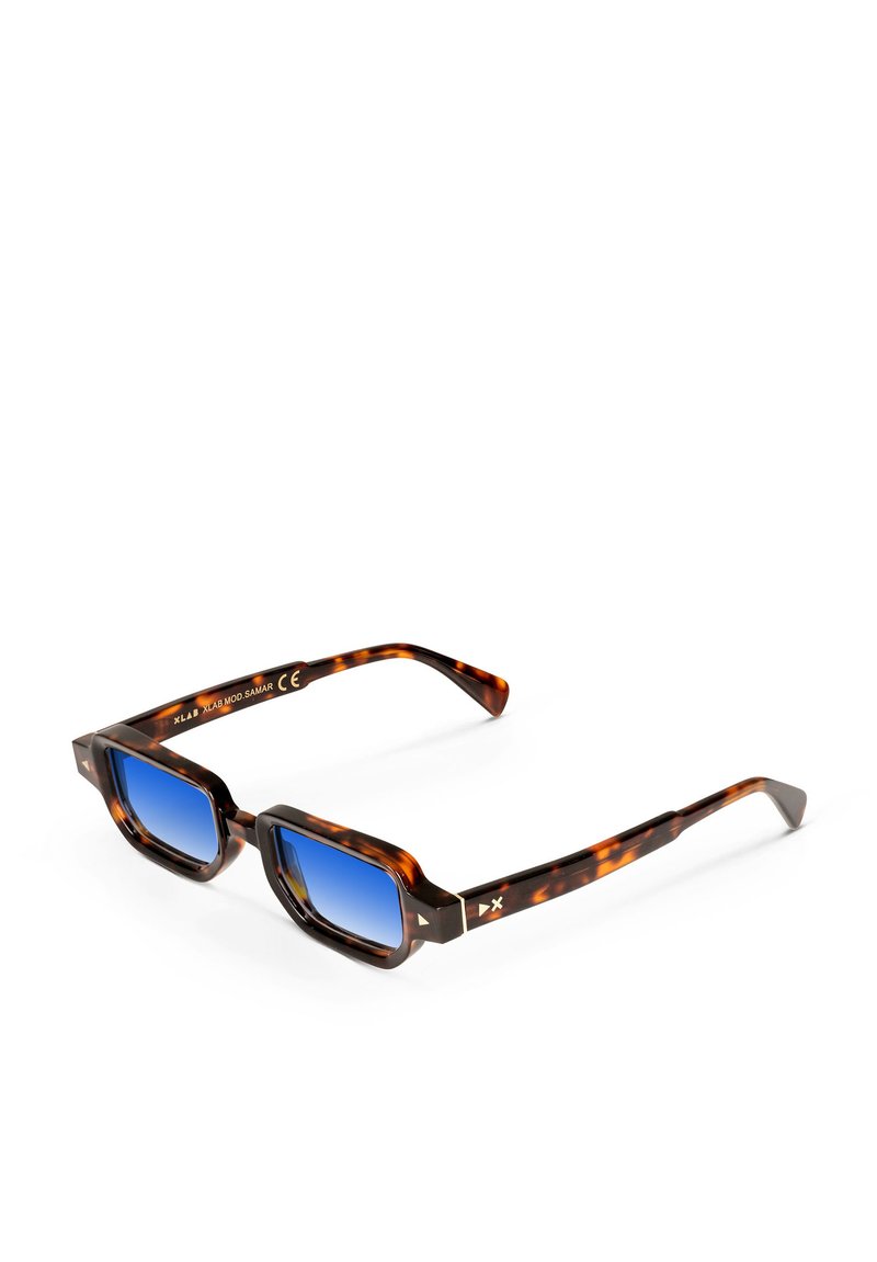 XLAB SAMAR - Solglasögon - dark avana-light sky blue (gradient)
