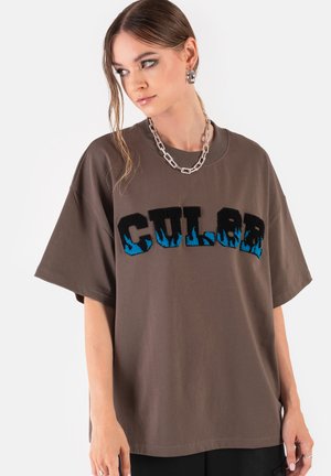- T-shirt z nadrukiem