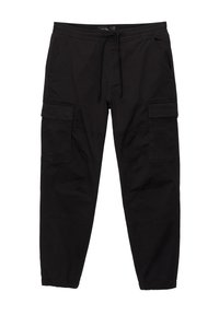 Zwarte cargobroek met een elastische tailleband en trekkoord, voorzien van zijzakken en een relaxte pasvorm. Materiaal lijkt zacht met een gladde textuur.