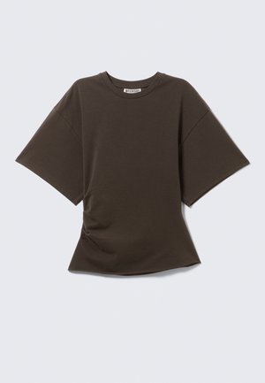 T-shirt oversize à manches courtes de couleur brun foncé avec col rond et étiquette "WEEKDAY" à l'intérieur du col, présenté sur un fond clair.