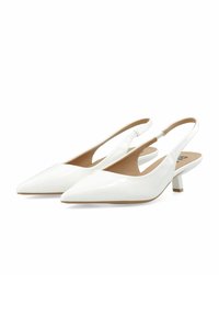 Valged patendist slingback kõrged kontsad terava varbaga ja väikese ploki kontsaga. Sile tekstuur ja minimalistisch disain.
