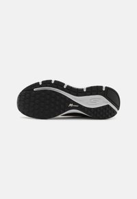Skechers Performance GO RUN CONSISTENT - Road running shoes - black/white