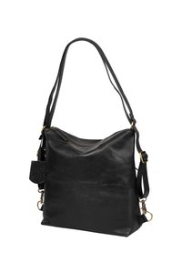 Borsa a spalla in pelle nera con una texture morbida, chiusura con zip, tracolla regolabile e un piccolo tag attaccato. Caratterizzata da un design minimalista e liscio.