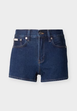 Pantalones cortos de mezclilla azul oscuro con botón frontal, presillas para cinturón y bolsillos, exhibidos sobre un fondo claro.