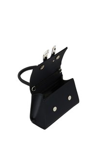 Zwarte leren handtas met een ronde handgreep, twee compartimenten, zilveren hardware en drukknoopsluitingen. Glad exterior met een minimalistisch ontwerp.