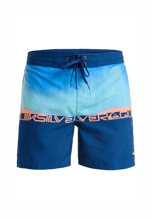 Blaue Badshorts mit einem Verlaufdesign, das von hellblau zu dunkelblau übergeht, ausgestattet mit einem großen Logo und kontrastierendem Kordelzug.