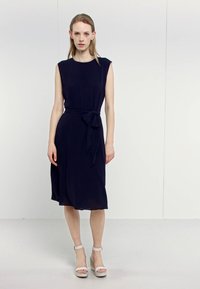 Lauren Ralph Lauren BELTED BUBBLE CREPE DRESS - Dienas kleita - lighthouse navy