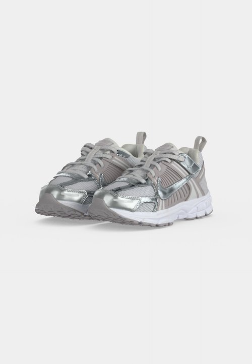 Nike VOMERO 5 BP UNISEX - Zapatillas - vast grey/metallic silver-coloured/silver-coloured lilac/white — photo 3