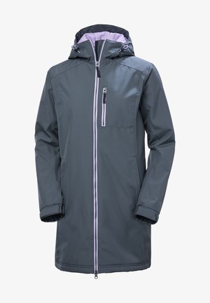 Wasserdichte graue Jacke mit Kapuze, ausgestattet mit einem Frontreißverschluss, einer Brusttasche und kontrastierendem lilafarbenem Futter. Glatte Textur, mittellanges Design.