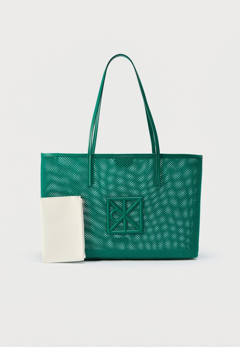 Calvin Klein EMBLEM TOTE SET - Velká kabelka - green