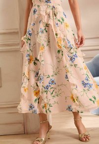 Love & Roses REGULAR FIT - RUFFLE V-NECK FLUTTER SLEEVE MIDI  - Rochie de zi - ivory floral