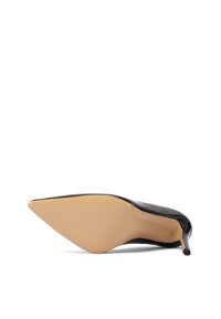 Stivaletti neri in vernice con tacco a stiletto e punta affilata. Superficie liscia e lucida e suola in gomma beige con finitura testurizzata.