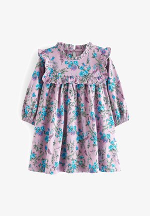 Robe rose à manches longues pour filles avec imprimé floral bleu et détails à volants sur la poitrine et les épaules, poignets élastiques et fermeture par boutons au dos.