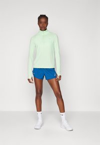 Nike Performance DRI-FIT PACER - Hosszú ujjú felső - vapor green/reflective silver