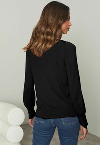 Lipsy SCALLOP DETAIL CREW NECK THROUGH REGULAR FIT - Kardigán - black