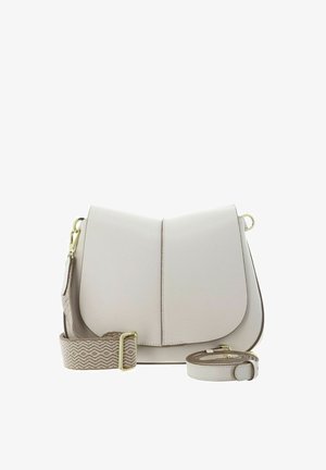 Sac bandoulière en cuir beige avec fermeture à rabat, coutures décoratives, quincaillerie dorée et deux bandoulières réglables détachables, une à motifs et une unie.