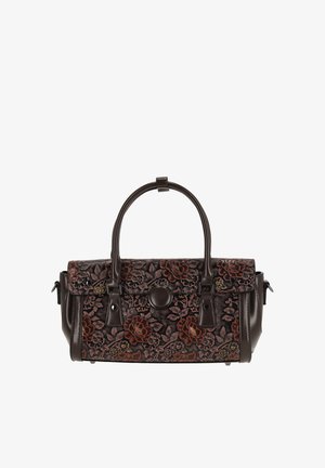 Bruine handtas met een geperst bloemmotief in bordeauxrood en zwart. Heeft dubbele handvatten, een magneetsluiting en zijhardware accenten.