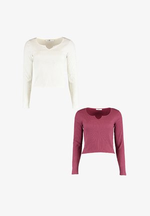 Zwei Langarmoberteile: eines aus weißem Rippstoff mit Rundhalsausschnitt und einem kleinen Schlüsselloch; das andere in Burgunderrot mit ähnlichem Design.