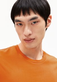 ARMEDANGELS JAAMES - T-shirt basic - amberglow
