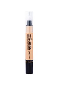 Correttore a penna con tappo trasparente. Formula beige cremosa, dotata di applicatore a spugna. Marchio in grassetto nero sul tubo.