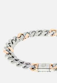 Bracciale in metallo argento e oro rosa con maglie intrecciate, finitura lucida e chiusura rettangolare.