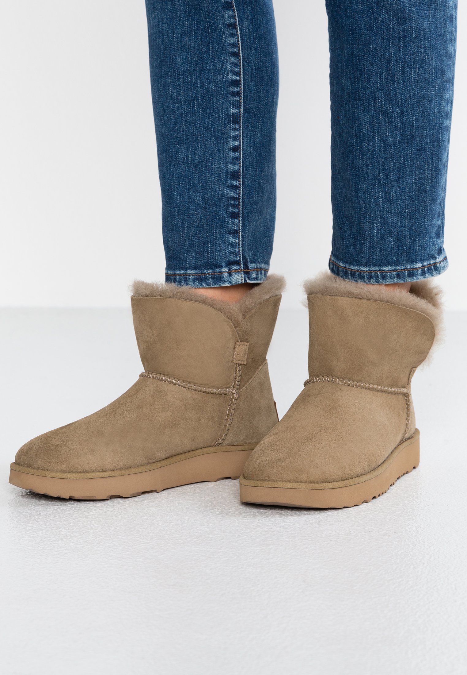 Ugg Classic Cuff Mini Classic Ankle Boots Antilope Khaki Zalando De