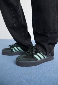 SAMBAE - Sneakersy niskie